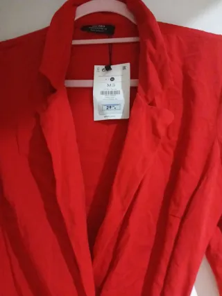 Mono Bershka rojo talla S/36 nuevo