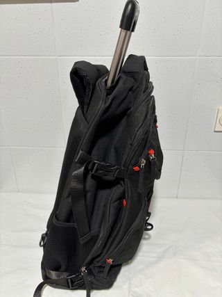 Mochila de viaje con ruedas negra