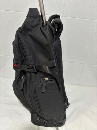 Mochila de viaje con ruedas negra