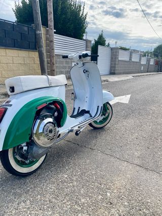 alquiler vespa primavera 75 italia 1980