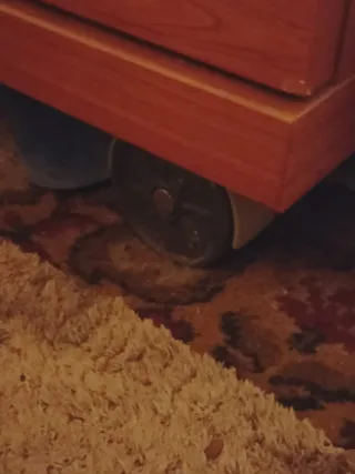 Mueble de madera con ruedas