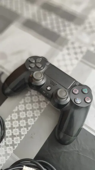 PlayStation 4 Slim Negra