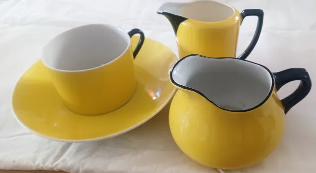 Juego de tacita de café, platillo y 2 jarritas