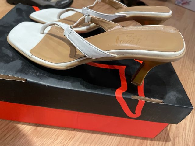 Sandalias Luisa Ferri tacón bajo blancas