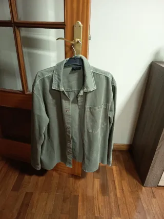 Sobrecamisa verde oliva