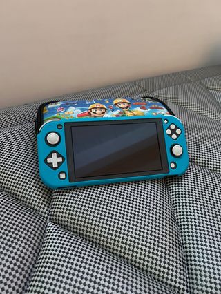 Nintendo Switch Lite Blu con custodia Mario