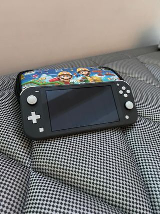 Nintendo Switch Lite Blu con custodia Mario