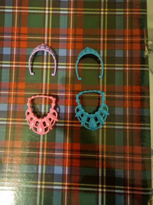 Accesorios Barbie: Tiara y Collar