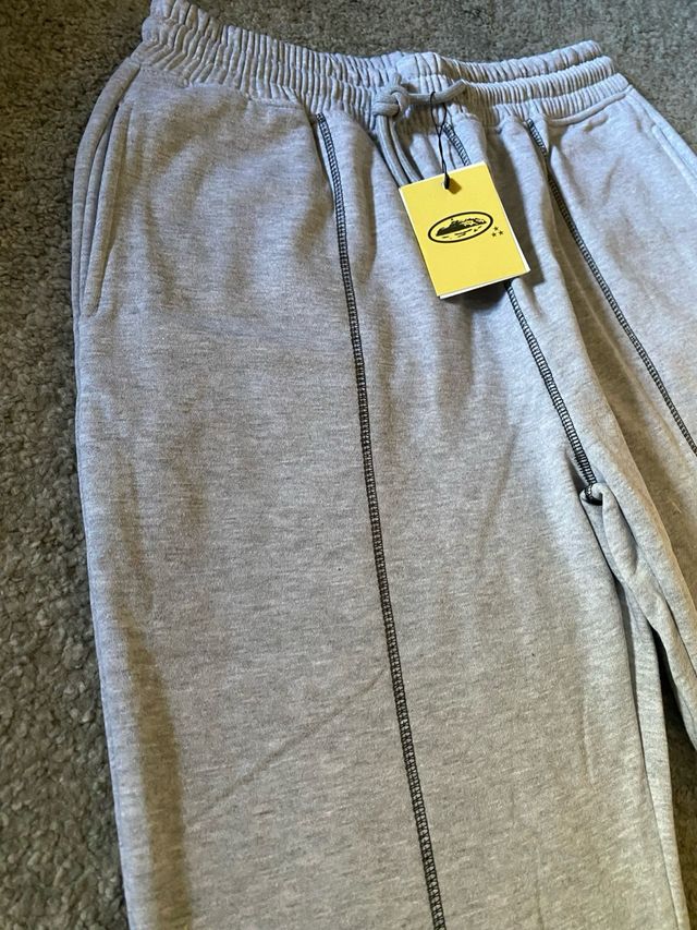 Pantalón Corteiz Gris