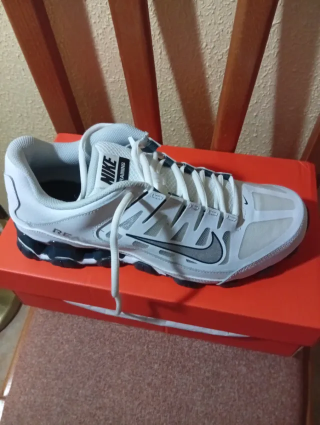 Nike Reax 8 TR Mesh Hombre Gris/Blanco