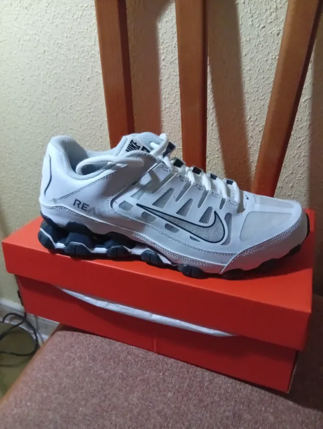 Nike Reax 8 TR Mesh Hombre Gris/Blanco