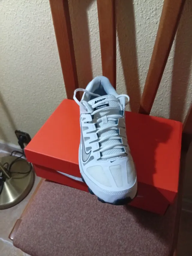 Nike Reax 8 TR Mesh Hombre Gris/Blanco