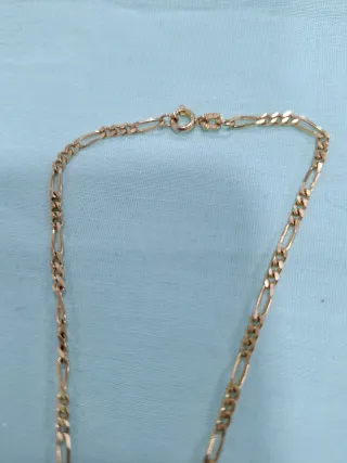 Lote de Joyas Antiguas: Broches y Colgante