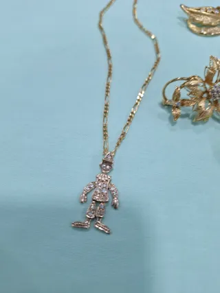 Lote de Joyas Antiguas: Broches y Colgante