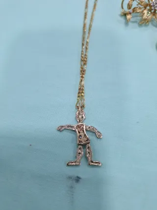 Lote de Joyas Antiguas: Broches y Colgante