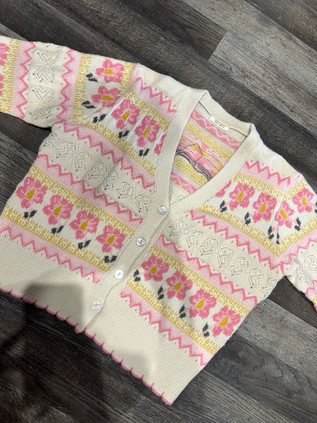 Cárdigan de punto con flores