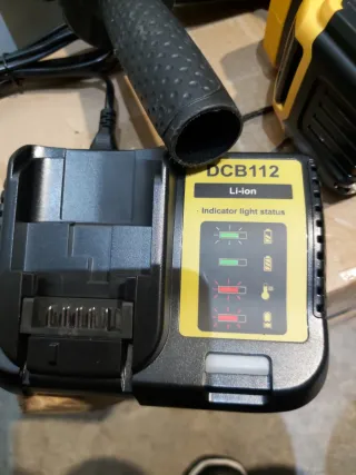 Martillo Rotativo Inalámbrico tipo Dewalt 20V 9Ah