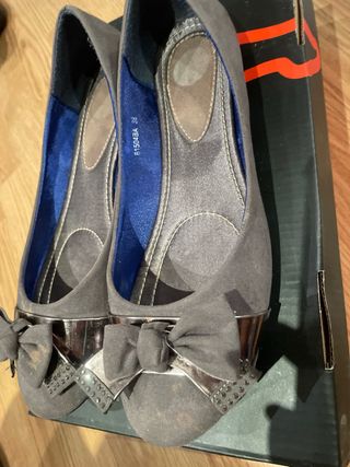 Bailarinas grises de antelina con lazo