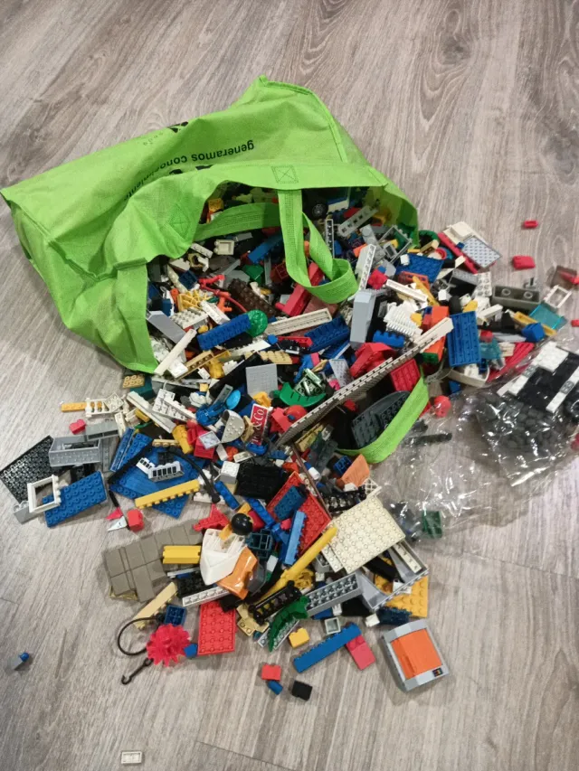 Lote de piezas para montar