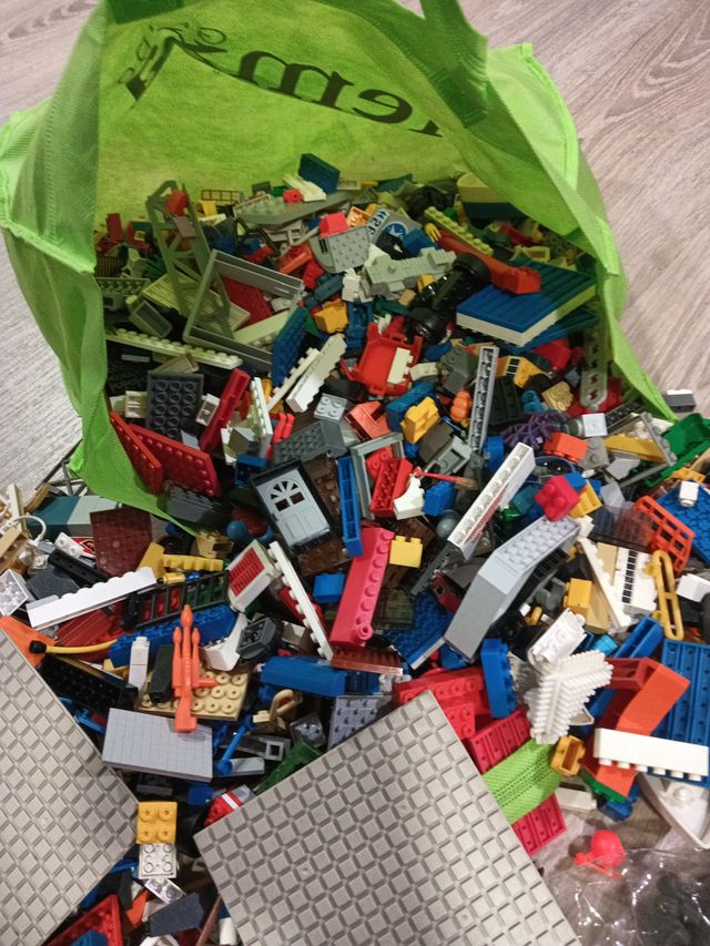 Lote de piezas para montar