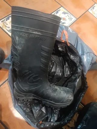 Botas de agua seguridad cofra Safest negras.