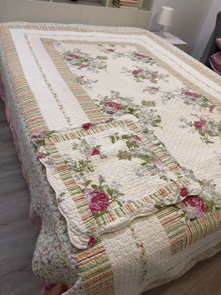 Colcha bouti floral beige y rosa