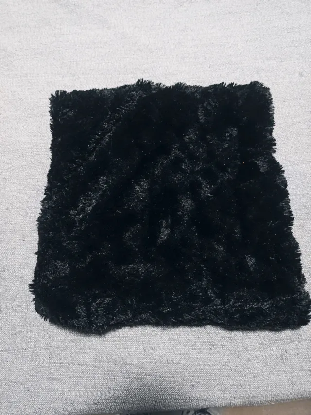 Cuello lana negro con pelo