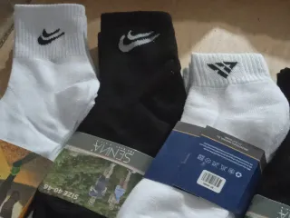 Calcetines Nike y Adidas Negros y Blancos