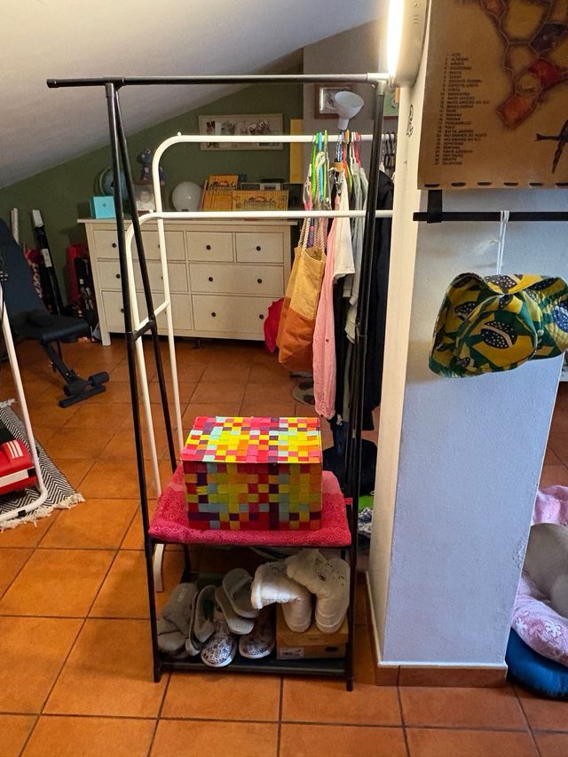 Perchero burro plástico negro (sin ruedas).