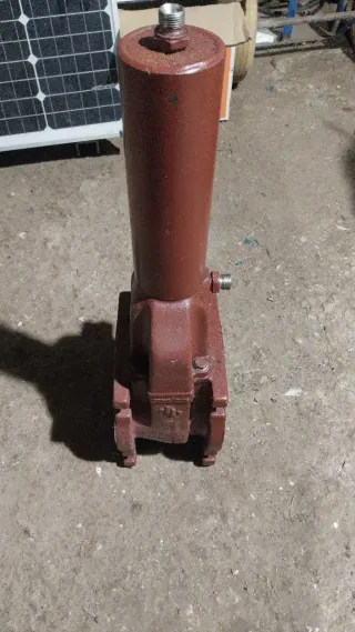 Tajadera hidráulica