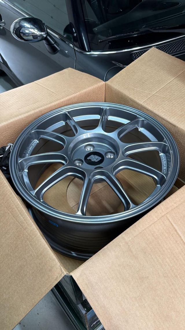 Llantas Racing Division VR5 17 - 4x100 Gunmetal