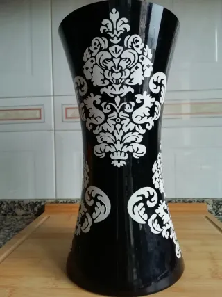 Jarrón decorativo negro y blanco