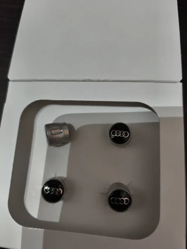 Kit Audi Pronto Soccorso e Tappi Valvole