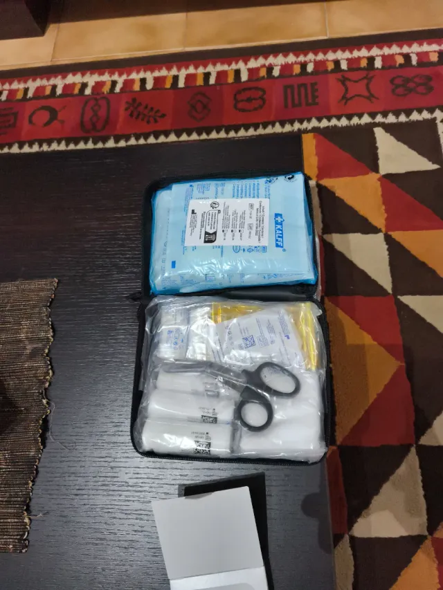 Kit Audi Pronto Soccorso e Tappi Valvole