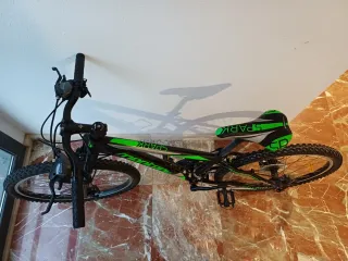 Bicicleta Montaña Negra y Verde