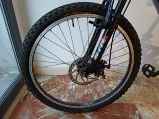 Bicicleta Montaña Negra y Verde