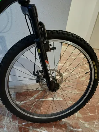 Bicicleta Montaña Negra y Verde
