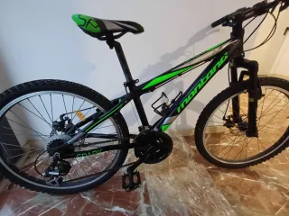 Bicicleta Montaña Negra y Verde