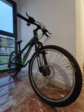 Bicicleta Montaña Negra y Verde