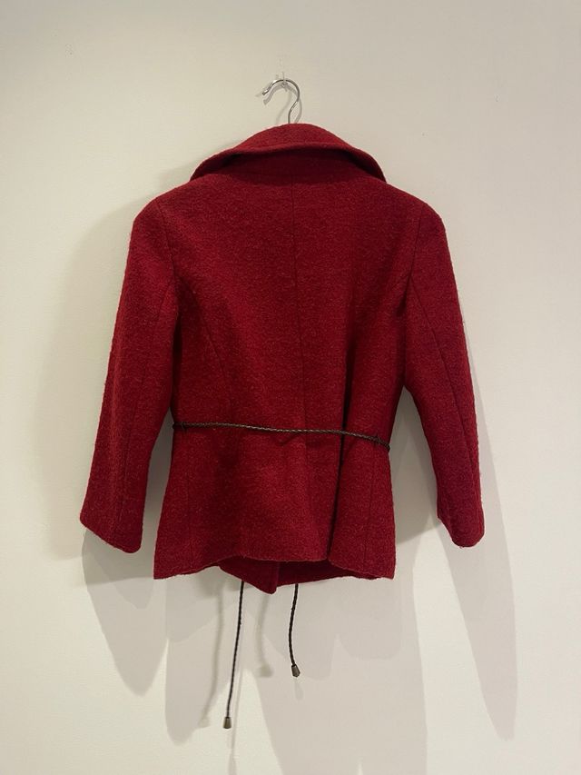 Chaqueta Mango Suit roja con cinturón