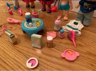 4 Muñecas Barriguitas con Accesorios