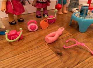 4 Muñecas Barriguitas con Accesorios