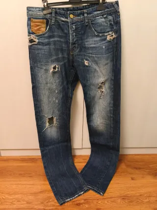 Pantalón vaquero hombre desgastado