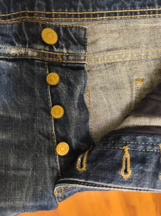 Pantalón vaquero hombre desgastado