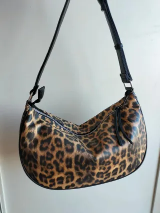 Borsa a spalla punk leopardata