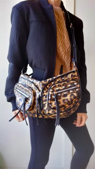 Borsa a spalla punk leopardata