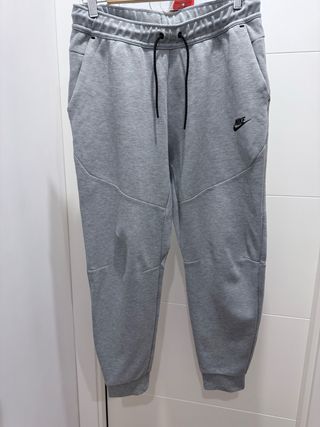 Pantalón Nike Tech Fleece Gris