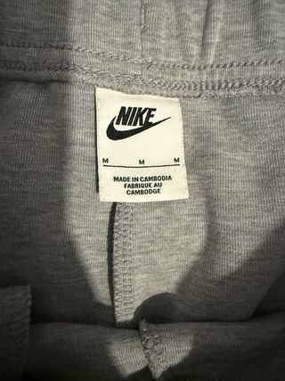 Pantalón Nike Tech Fleece Gris
