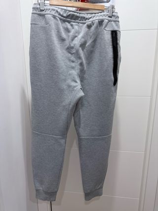 Pantalón Nike Tech Fleece Gris
