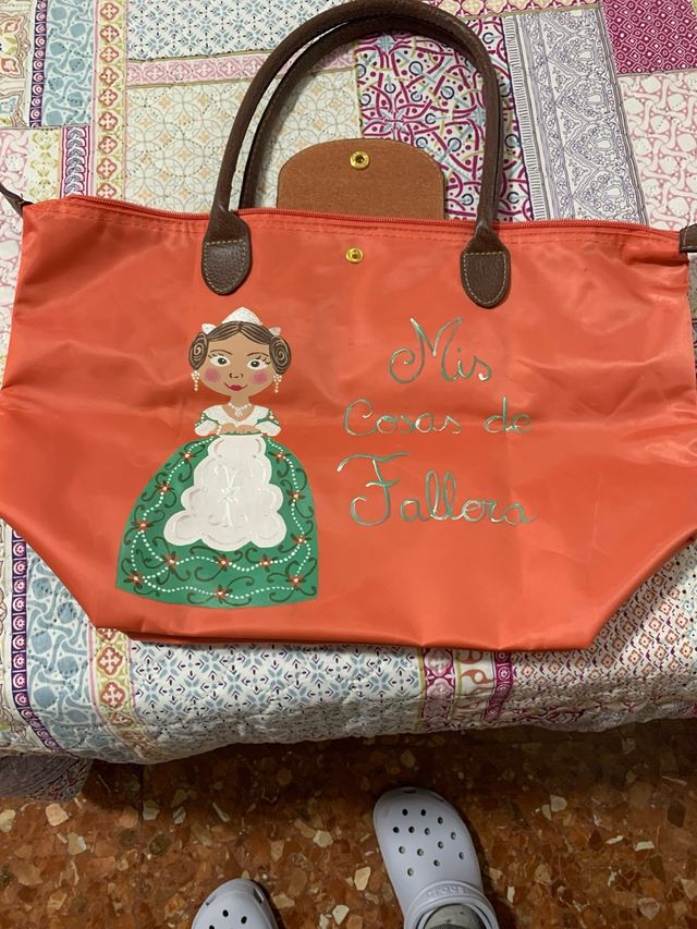 Bolso naranja con dibujo de fallera